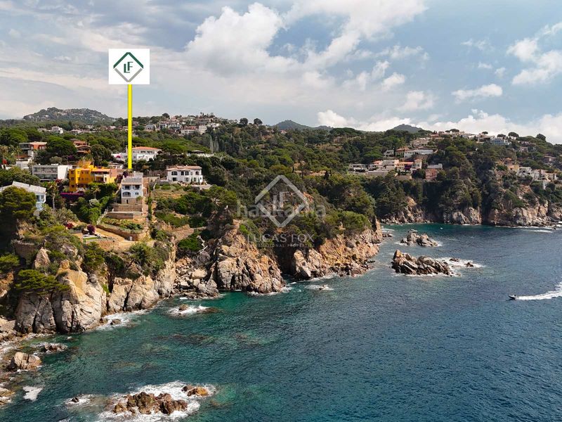 Foto cd745c6b-5647-4481-bbcc-cbf679e80874. Chalet villa en primera línea de mar completamente reformada y con espectaculares vistas al mar en venta en la tortuga, en Lloret de Mar
