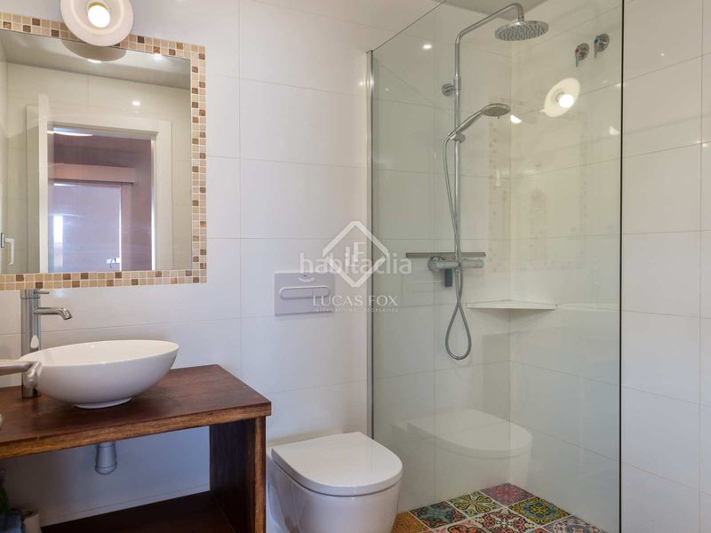 Foto f3ba301f-9062-451b-a921-af805d13dc8f. Chalet villa en primera línea de mar completamente reformada y con espectaculares vistas al mar en venta en la tortuga, en Lloret de Mar