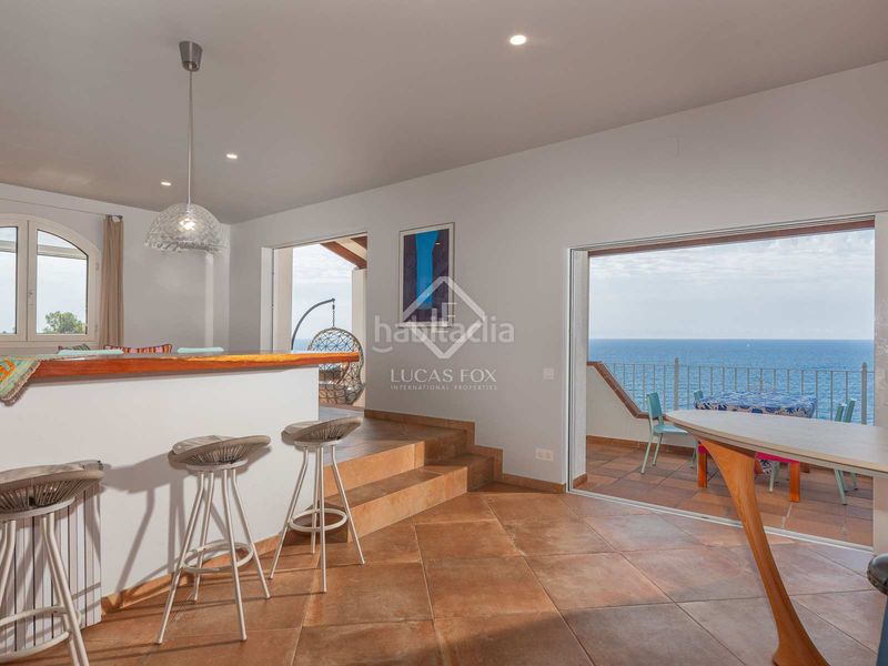 Foto f3dc4295-8f99-4680-b064-64b3d0438247. Chalet villa en primera línea de mar completamente reformada y con espectaculares vistas al mar en venta en la tortuga, en Lloret de Mar