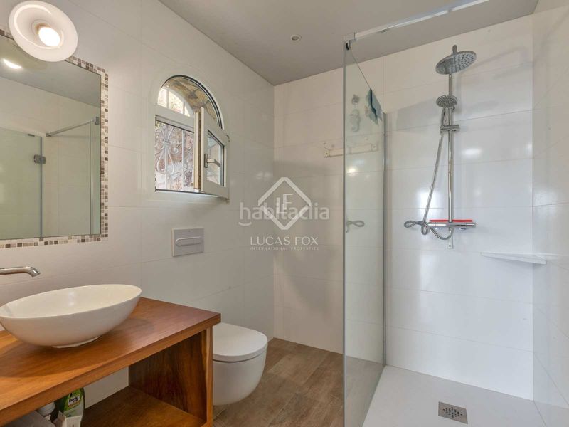 Foto fc772a1b-29cc-4524-901b-d2f34e7237b7. Chalet villa en primera línea de mar completamente reformada y con espectaculares vistas al mar en venta en la tortuga, en Lloret de Mar