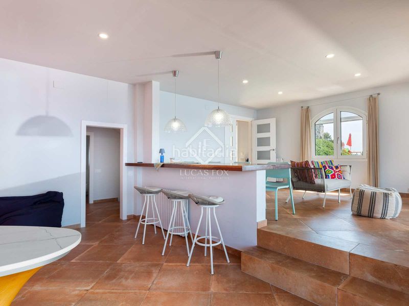 Foto fdcdf2f6-e392-4c8c-91b8-7856b3682bdd. Chalet villa en primera línea de mar completamente reformada y con espectaculares vistas al mar en venta en la tortuga, en Lloret de Mar