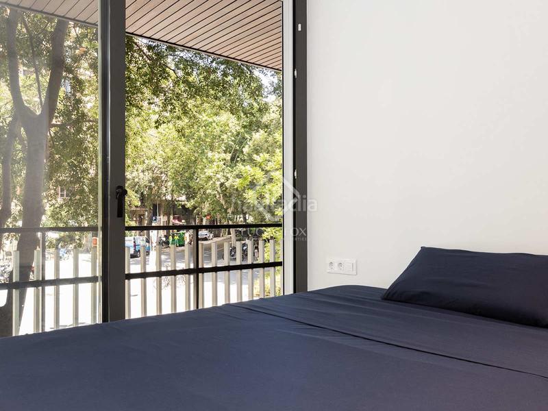 Foto 15b4b17d-b049-4636-a4bf-1ed082bee611. Piso  en excelentes condiciones de 3 dormitorios con 6m terraza en venta en Sant Antoni en Barcelona