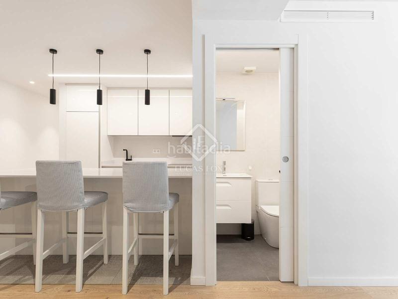 Foto 33e3e229-93af-4b25-98bb-1627b27c001c. Piso  en excelentes condiciones de 3 dormitorios con 6m terraza en venta en Sant Antoni en Barcelona