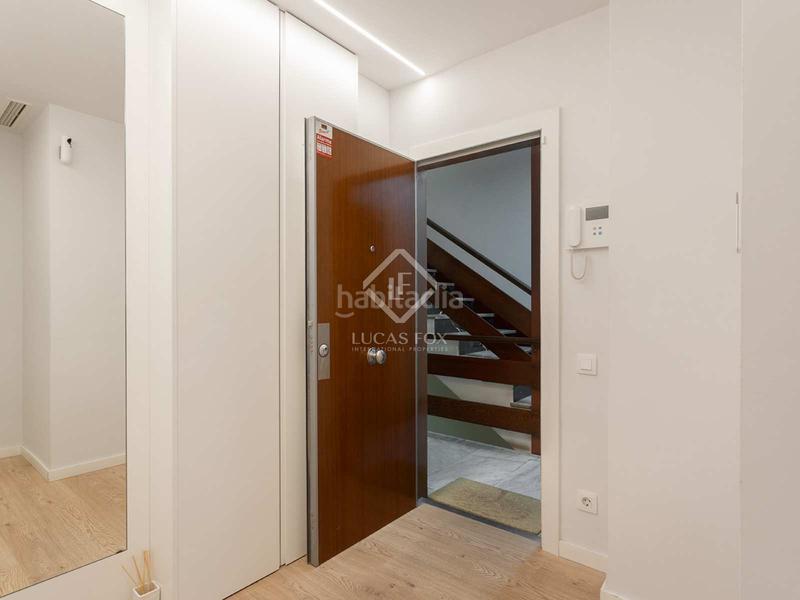 Foto 46b689dc-59de-4a04-a5ce-b46546d23622. Piso  en excelentes condiciones de 3 dormitorios con 6m terraza en venta en Sant Antoni en Barcelona