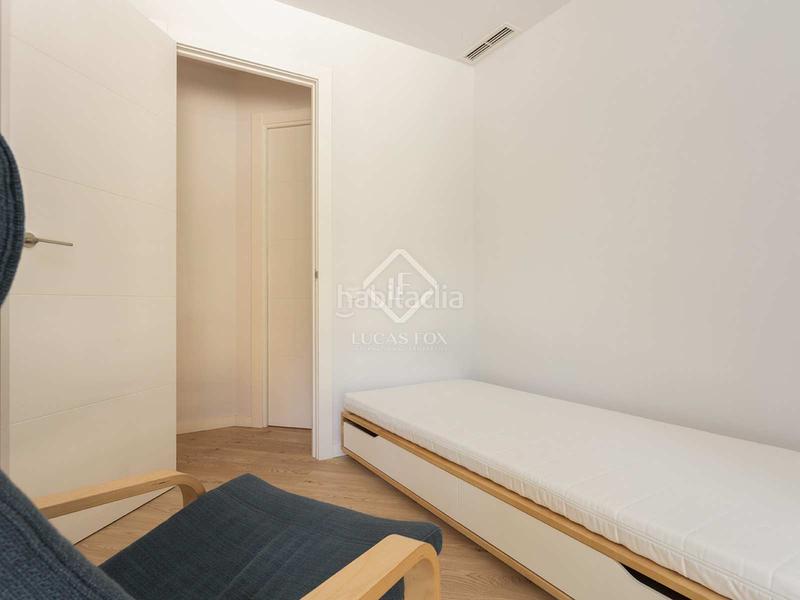 Foto 48b18ca1-a7f3-4353-bf42-baf4bacb73aa. Piso  en excelentes condiciones de 3 dormitorios con 6m terraza en venta en Sant Antoni en Barcelona