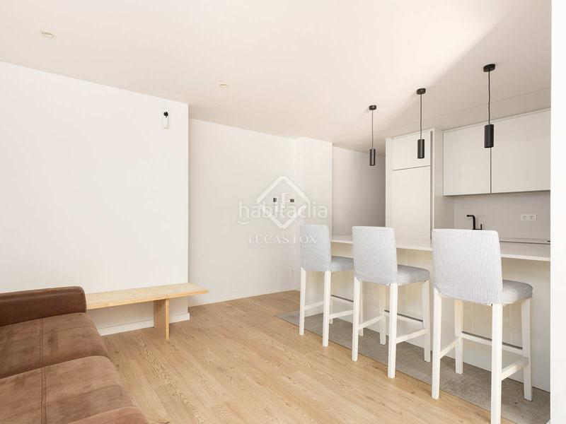Foto 4a1883bc-b64f-4494-8ae8-110ef9eaf60e. Piso  en excelentes condiciones de 3 dormitorios con 6m terraza en venta en Sant Antoni en Barcelona