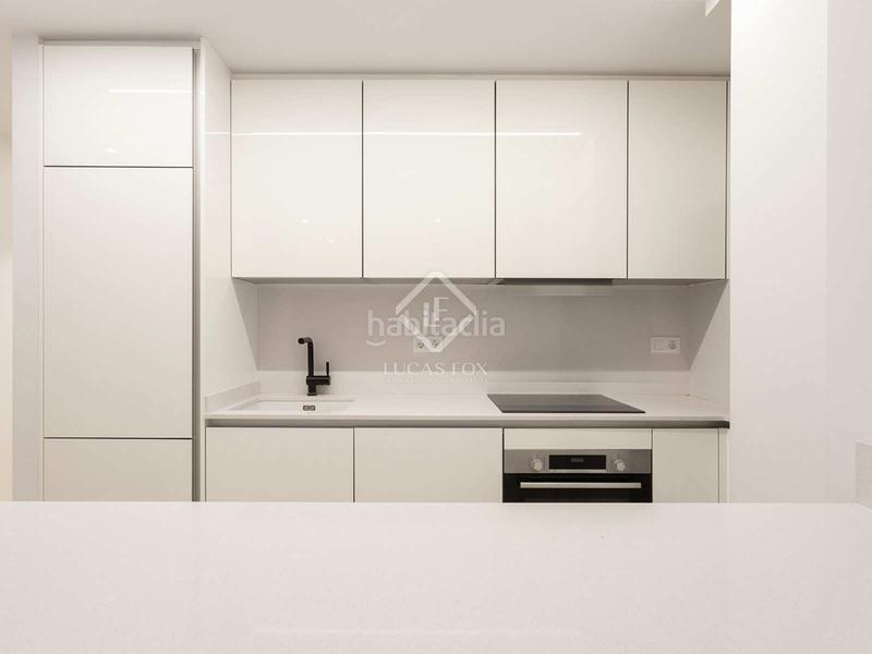 Foto 57b89624-79da-4789-aa61-34544ebb971d. Piso  en excelentes condiciones de 3 dormitorios con 6m terraza en venta en Sant Antoni en Barcelona