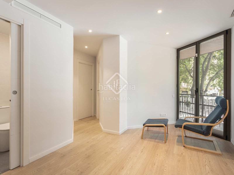 Foto 59c04d75-f80d-440a-af07-6c59038fd861. Piso  en excelentes condiciones de 3 dormitorios con 6m terraza en venta en Sant Antoni en Barcelona