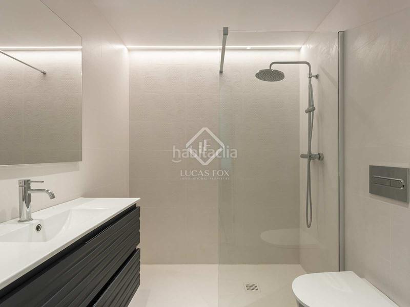 Foto 61231938-accc-4015-a52f-dea09e7e111b. Piso  en excelentes condiciones de 3 dormitorios con 6m terraza en venta en Sant Antoni en Barcelona
