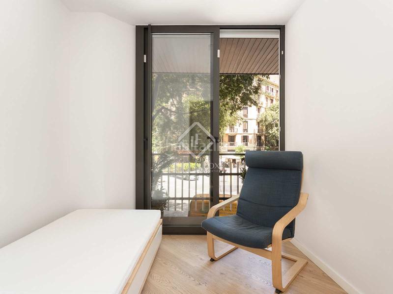 Foto 671166b5-18a3-49d2-b64c-bc94393c1a46. Piso  en excelentes condiciones de 3 dormitorios con 6m terraza en venta en Sant Antoni en Barcelona