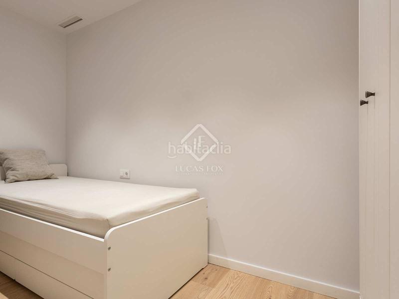 Foto 740b7ef9-76cc-4dc0-b62b-9874da07aa61. Piso  en excelentes condiciones de 3 dormitorios con 6m terraza en venta en Sant Antoni en Barcelona