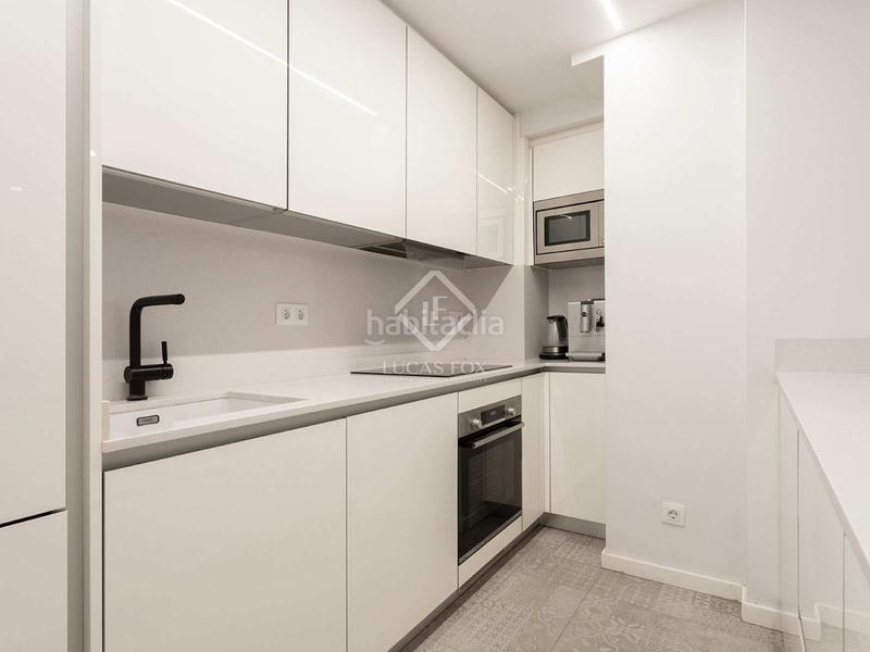 Foto a8b8a407-9534-4dbd-b19a-be5d48837810. Piso  en excelentes condiciones de 3 dormitorios con 6m terraza en venta en Sant Antoni en Barcelona