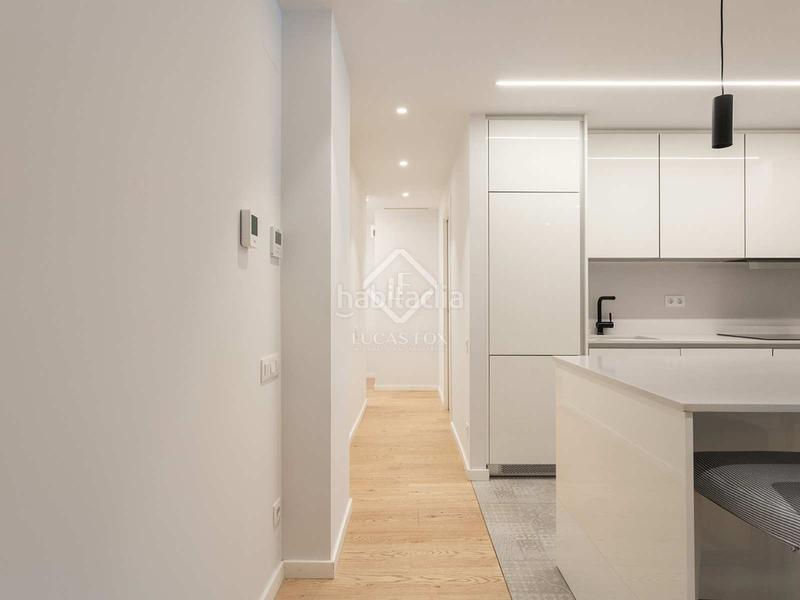 Foto b9d1ecd3-ebe9-4f53-867e-80b3ff8feab3. Piso  en excelentes condiciones de 3 dormitorios con 6m terraza en venta en Sant Antoni en Barcelona