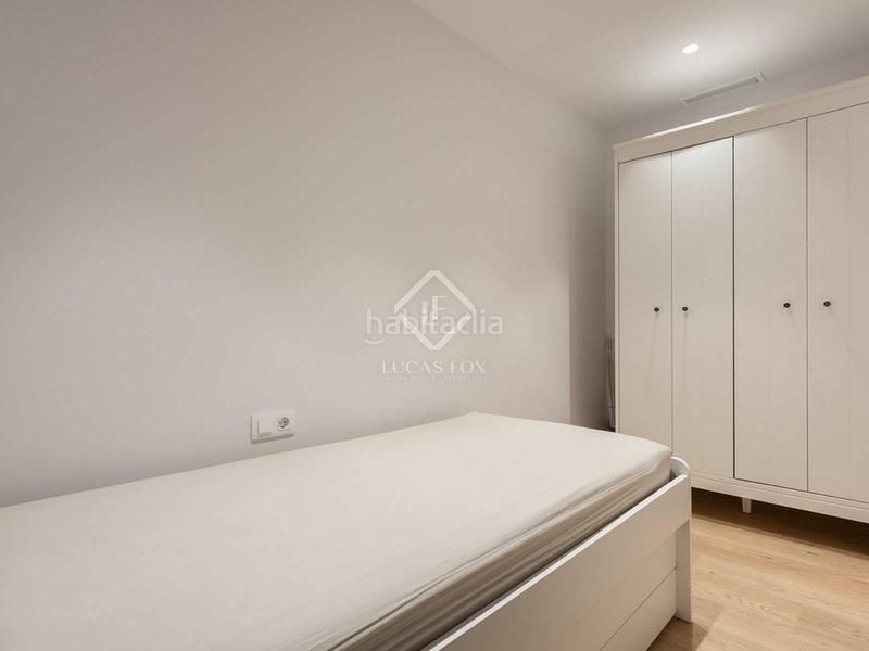 Foto c96828ed-ee44-406a-9031-a778bb2e4c6a. Piso  en excelentes condiciones de 3 dormitorios con 6m terraza en venta en Sant Antoni en Barcelona