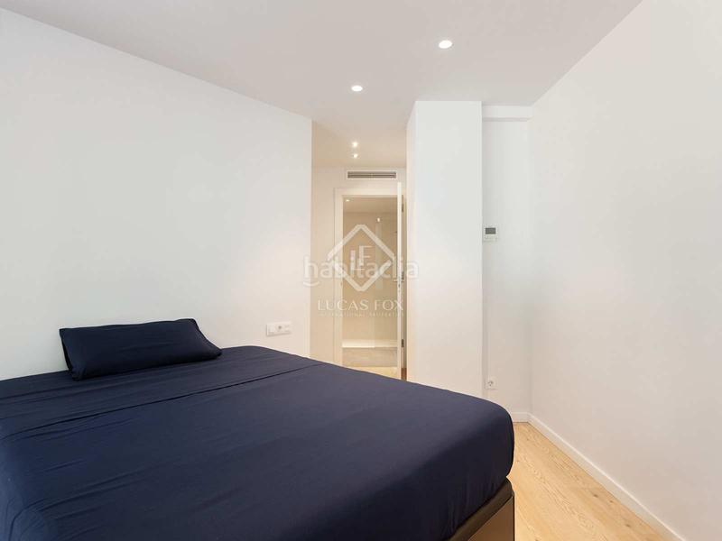 Foto d33851a2-22ed-4929-b123-83fcae046707. Piso  en excelentes condiciones de 3 dormitorios con 6m terraza en venta en Sant Antoni en Barcelona