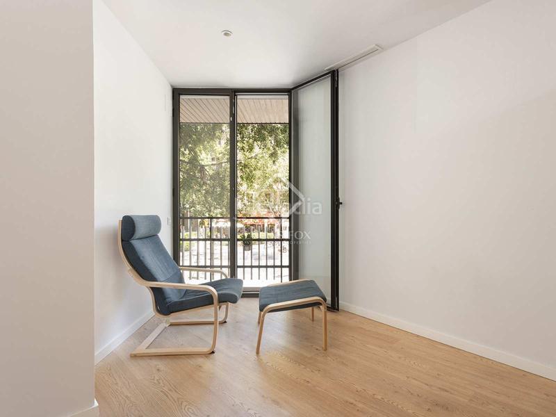 Foto ec3d4667-37aa-42ac-ac9d-df824d87a7d6. Piso  en excelentes condiciones de 3 dormitorios con 6m terraza en venta en Sant Antoni en Barcelona