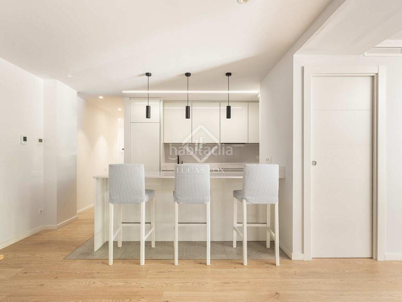 Foto ee0f12c2-875b-466b-9365-4ebce3566b04. Piso  en excelentes condiciones de 3 dormitorios con 6m terraza en venta en Sant Antoni en Barcelona