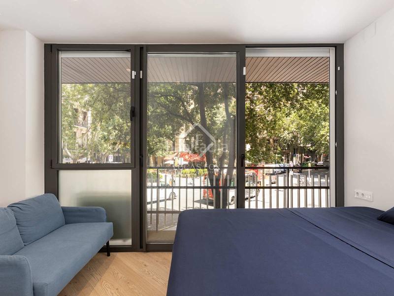 Foto fd4ef3ff-7204-4c2c-a4d7-007978ee56f2. Piso  en excelentes condiciones de 3 dormitorios con 6m terraza en venta en Sant Antoni en Barcelona