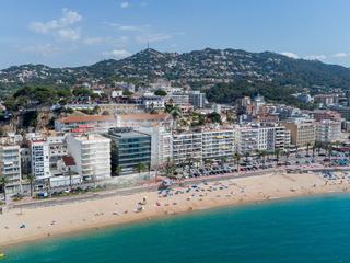Pis a Centre. Piso de obra nueva de 3 dormitorios con 22m terraza en venta en