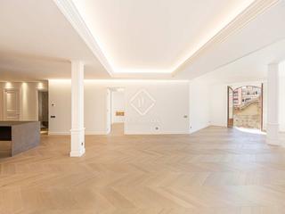 Etagenwohnung in St. Pere - Sta. Caterina - El Born. Piso en excelentes condiciones de 4 dormitorios en venta en eixa