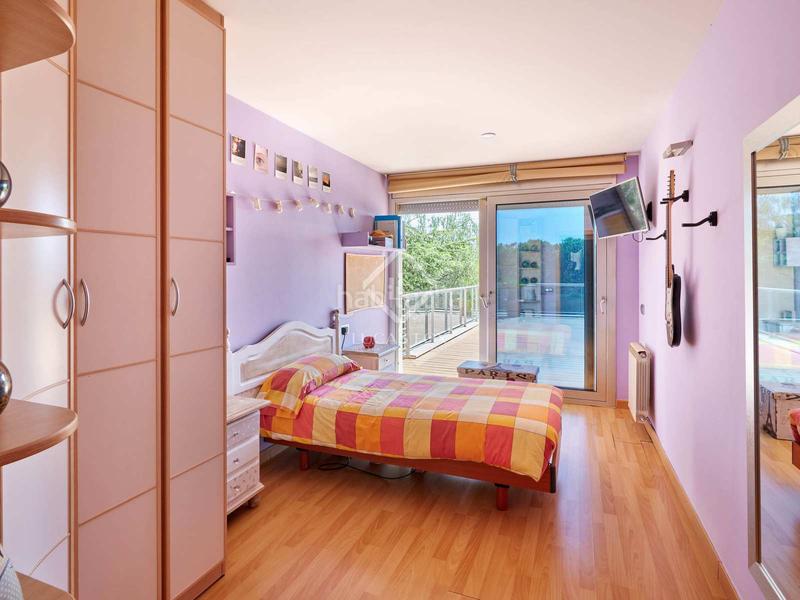 Foto 2ef0660c-004f-4fcf-8742-ffa69ad5446e. Chalet con riscaldamento parcheggio piscina in Premià de Dalt