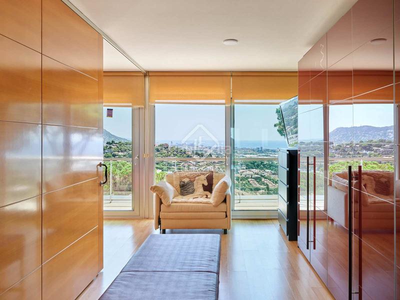 Foto 563fb516-b567-4449-90d1-a6b211f30ceb. Chalet con riscaldamento parcheggio piscina in Premià de Dalt