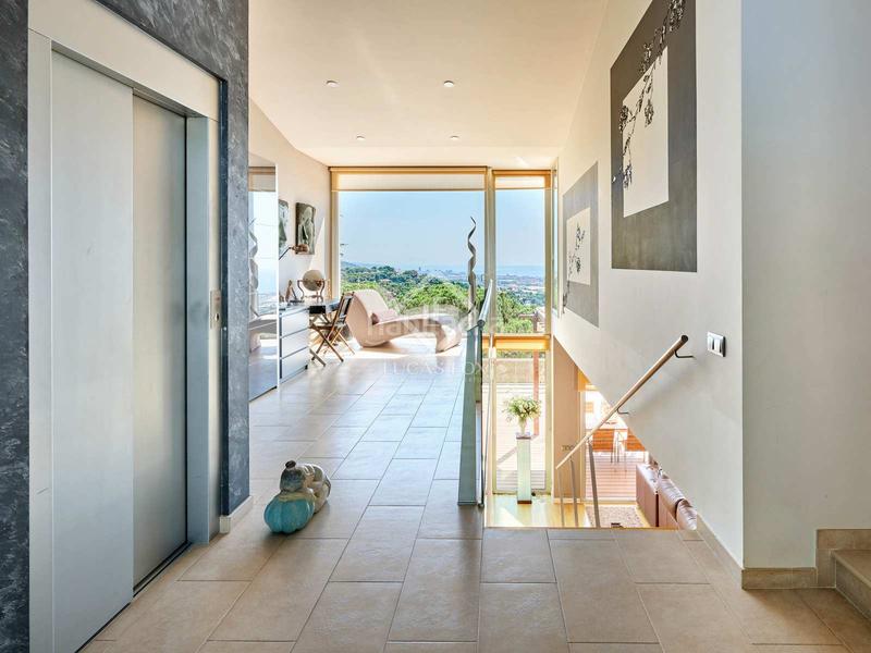 Foto 86d961c4-ae33-43de-a804-5964dfe0e51c. Chalet con riscaldamento parcheggio piscina in Premià de Dalt