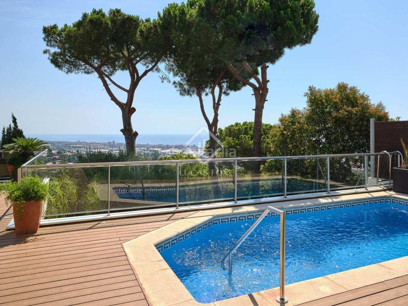 Foto fa987bb5-9362-42d1-9a49-63f2c1507d39. Chalet con riscaldamento parcheggio piscina in Premià de Dalt