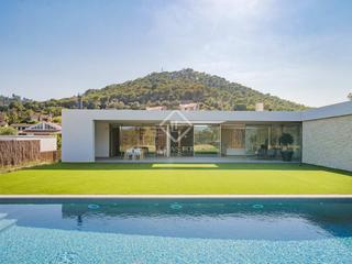 Xalet a Vallromanes. Casa  villa en excelentes condiciones de 4 dormitorios en venta