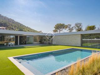 Chalet dans Vallromanes. Casa  villa en excelentes condiciones de 4 dormitorios en venta