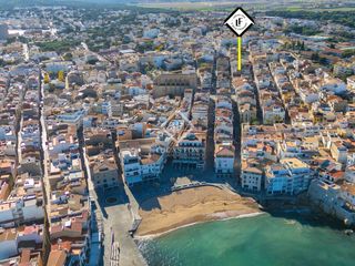 Chalet in Nucli Antic. Casa adosada de obra nueva, con 4 dormitorios, a 300 m de la pla