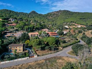 Finca rústica a Cabrera de Mar. Parcela edificable llana con fantásticas vistas al mar en venta