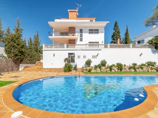 Xalet a Vallromanes. Casa a cuatro vientos en venta en el centro del pueblo de vallro