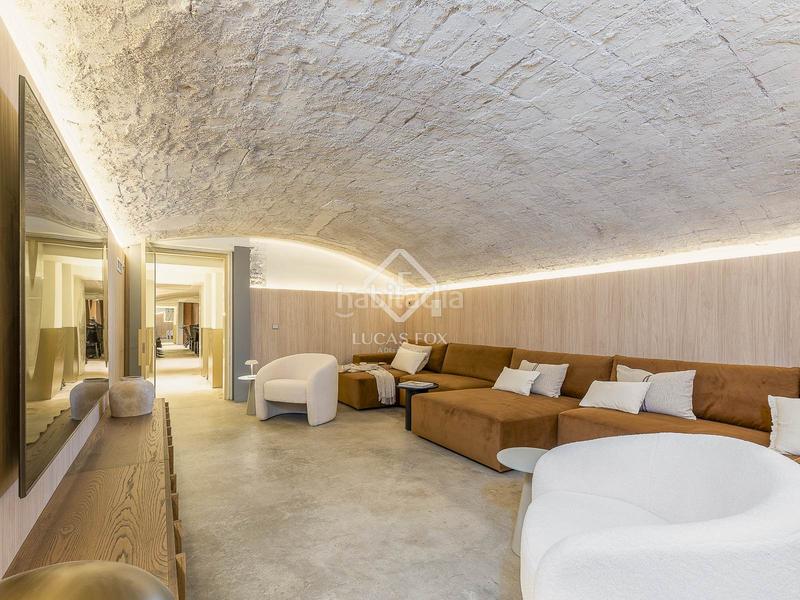 Foto e00a6d7c-43ca-4ff5-a132-5a09378a666d. Piso  en excelentes condiciones de 2 dormitorios con 20m terraza en venta en Sant Antoni en Barcelona
