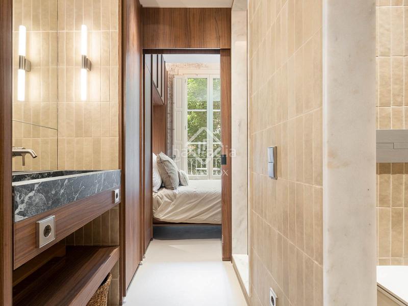 Foto e60e8acd-80d7-4e1c-9670-c57a81f96b57. Piso  en excelentes condiciones de 2 dormitorios con 20m terraza en venta en Sant Antoni en Barcelona