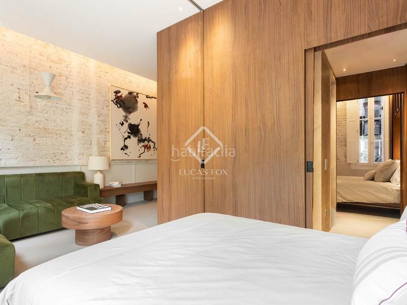Foto fb873e0e-024e-4199-9ae5-7d9af070cdc3. Piso  en excelentes condiciones de 2 dormitorios con 20m terraza en venta en Sant Antoni en Barcelona