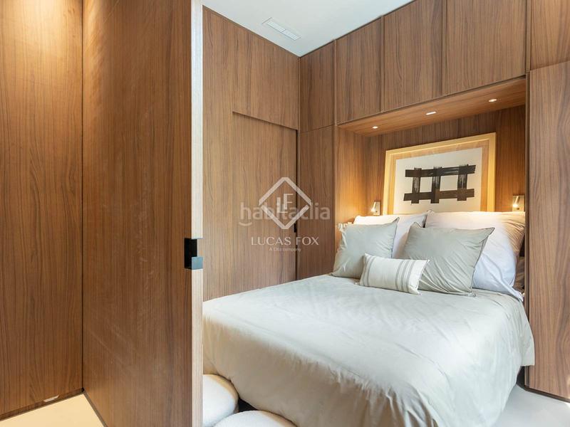 Foto fd356fdb-4498-44d4-b12f-e2c800d2a34a. Piso  en excelentes condiciones de 2 dormitorios con 20m terraza en venta en Sant Antoni en Barcelona