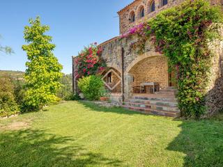Casale in Foixà. Histórica casa de piedra del siglo xiv con jardín privado y vist