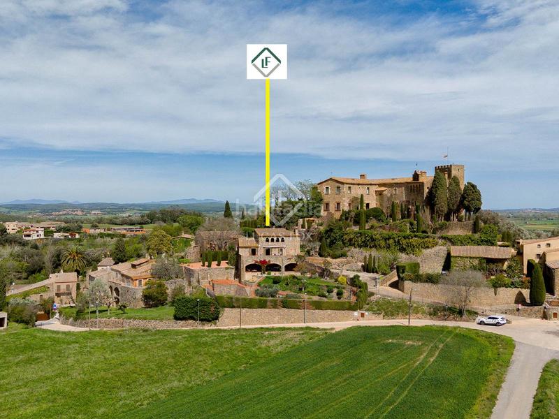 Foto 0101e68b-c315-45eb-a1ae-fdaa47000f31. Masía histórica casa de piedra del siglo xiv con jardín privado y vistas al campo en venta en baix empordà, girona en Foixà