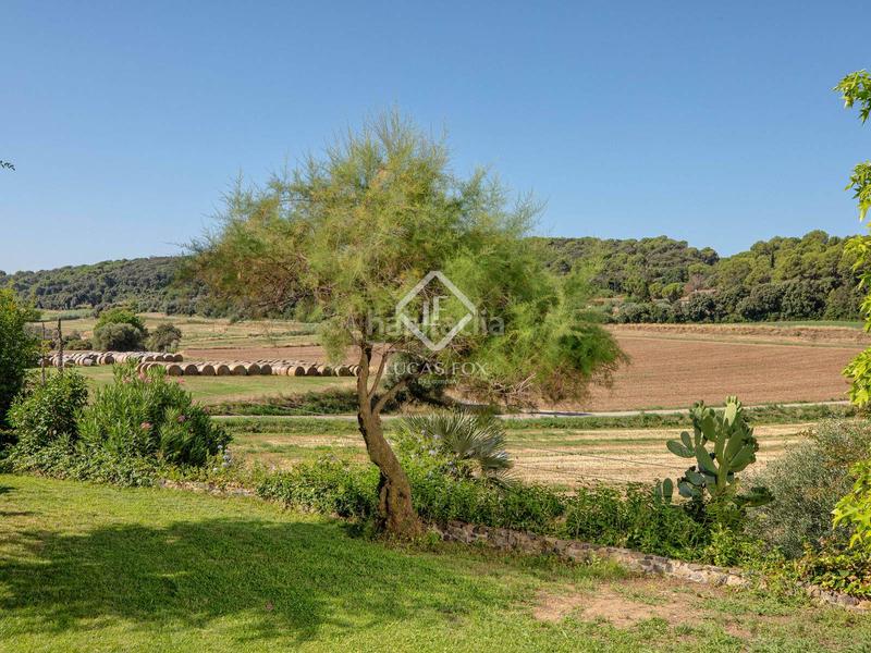 Foto 275fabe0-a38e-420f-aed9-f8d95e6bad37. Masía histórica casa de piedra del siglo xiv con jardín privado y vistas al campo en venta en baix empordà, girona en Foixà