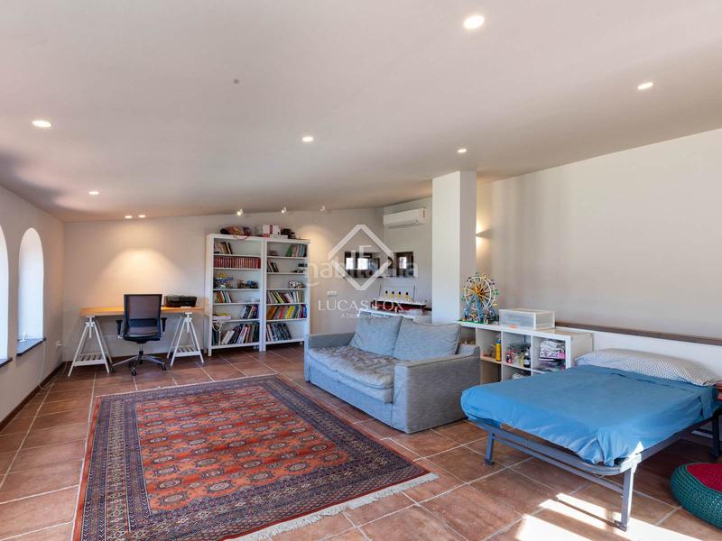 Foto 421ff828-96d0-4785-bdc1-cd8a7cf3695b. Masía histórica casa de piedra del siglo xiv con jardín privado y vistas al campo en venta en baix empordà, girona en Foixà
