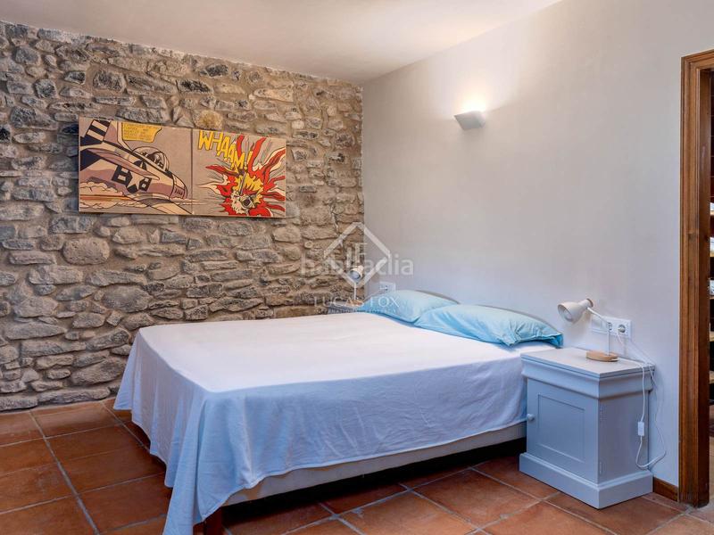 Foto 4f189813-e78a-4f1d-9471-d683c4b4adb1. Masía histórica casa de piedra del siglo xiv con jardín privado y vistas al campo en venta en baix empordà, girona en Foixà