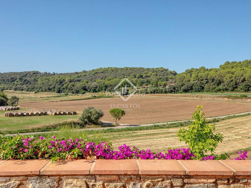 Foto 54213de5-def8-465f-8979-80416ecdc735. Masía histórica casa de piedra del siglo xiv con jardín privado y vistas al campo en venta en baix empordà, girona en Foixà