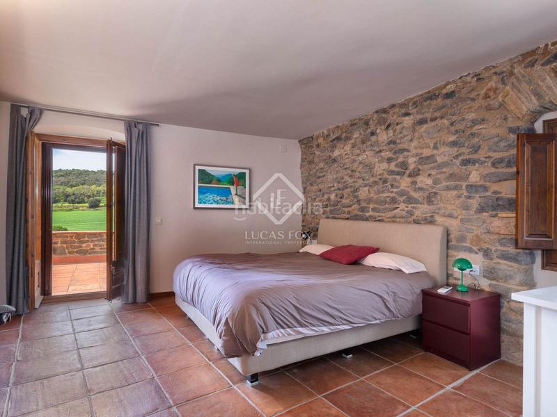 Foto 56181624-e421-4dba-bb4b-2d1b865f6d16. Masía histórica casa de piedra del siglo xiv con jardín privado y vistas al campo en venta en baix empordà, girona en Foixà