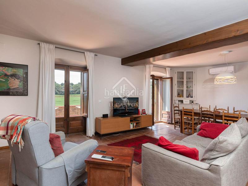 Foto 6a9d2106-3c7a-476d-bd7f-f0b18c9380b2. Masía histórica casa de piedra del siglo xiv con jardín privado y vistas al campo en venta en baix empordà, girona en Foixà