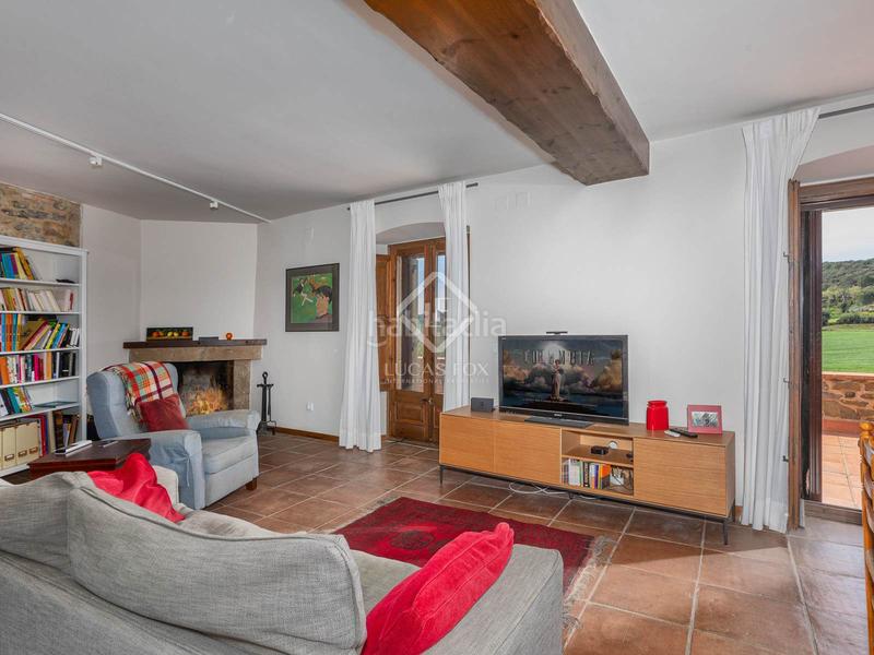 Foto 8c969a03-c469-448a-a317-8e9af3bbb26c. Masía histórica casa de piedra del siglo xiv con jardín privado y vistas al campo en venta en baix empordà, girona en Foixà