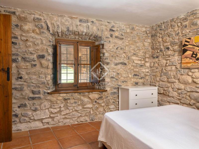 Foto 982df894-2663-4953-b15e-f2f8780acaf1. Masía histórica casa de piedra del siglo xiv con jardín privado y vistas al campo en venta en baix empordà, girona en Foixà