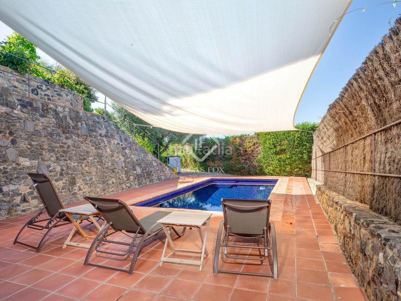 Foto a4782f6e-a168-4a84-8186-ab2a0c498d9c. Masía histórica casa de piedra del siglo xiv con jardín privado y vistas al campo en venta en baix empordà, girona en Foixà