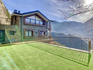 Location Chalet à Ciudad Universitaria. Casa en excelentes condiciones de 4 dormitorios con 250 m terraz