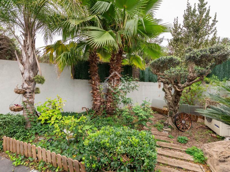 Foto 1de2a5f7-2867-47f6-a93c-a77e4ef9e15f. Chalet elegante casa esquinera con piscina climatizada en venta en La Sentiu. en Gavà